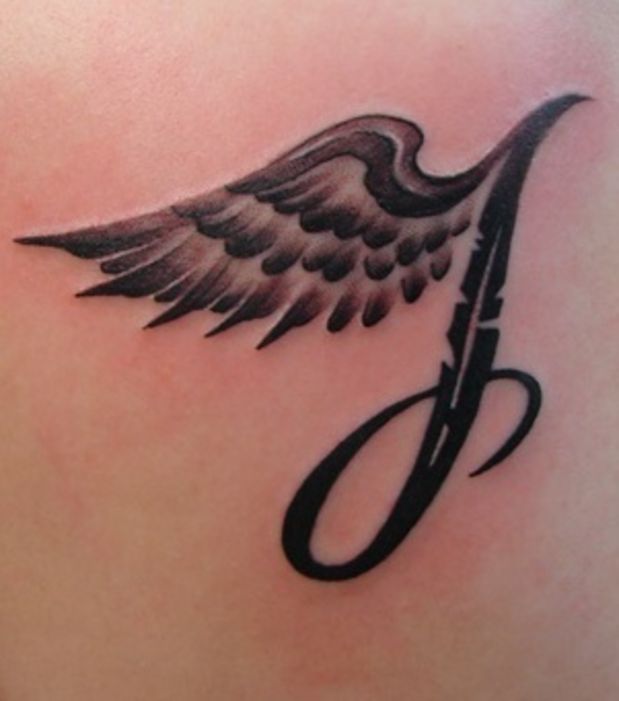 tatouage avec initiale j