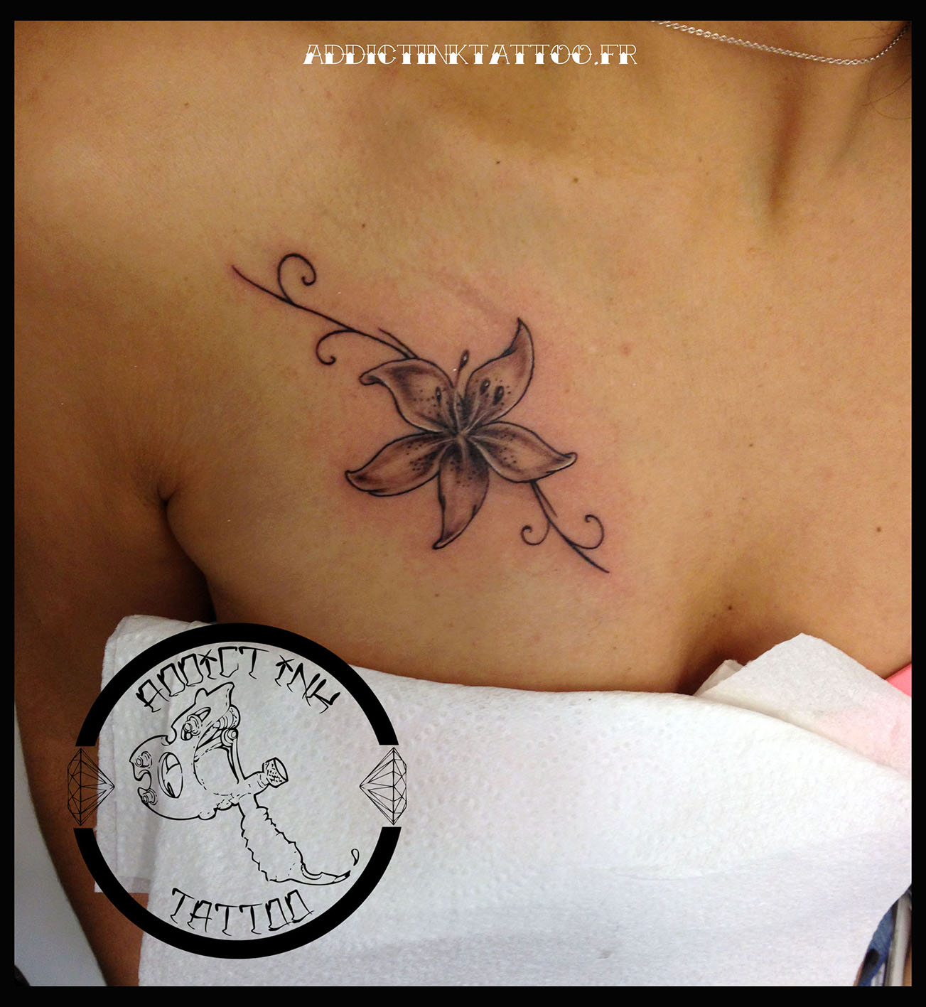 tatouage avec une fleur