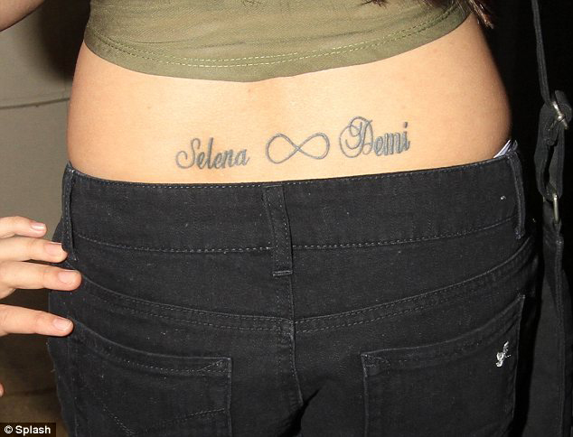 tatouage bas du dos discret