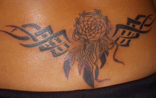 tatouage bas du dos femme