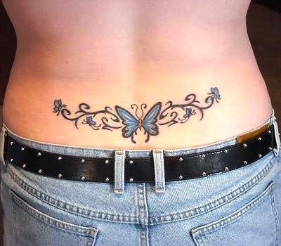 tatouage bas du dos femme papillon