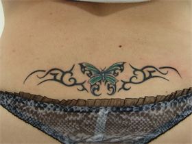 tatouage bas du dos femme papillon