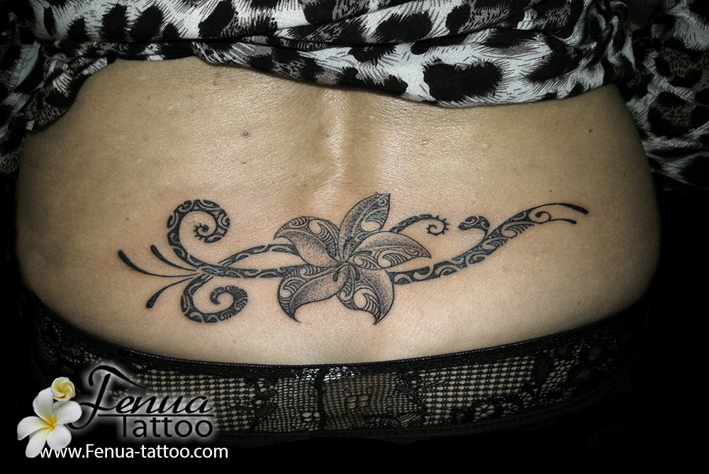 tatouage bas du dos femme polynésien