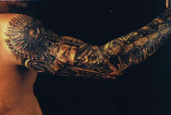 tatouage biomecanique coude