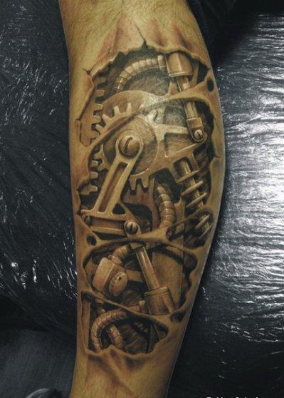 tatouage biomecanique engrenage