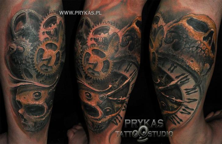 tatouage biomecanique horloge