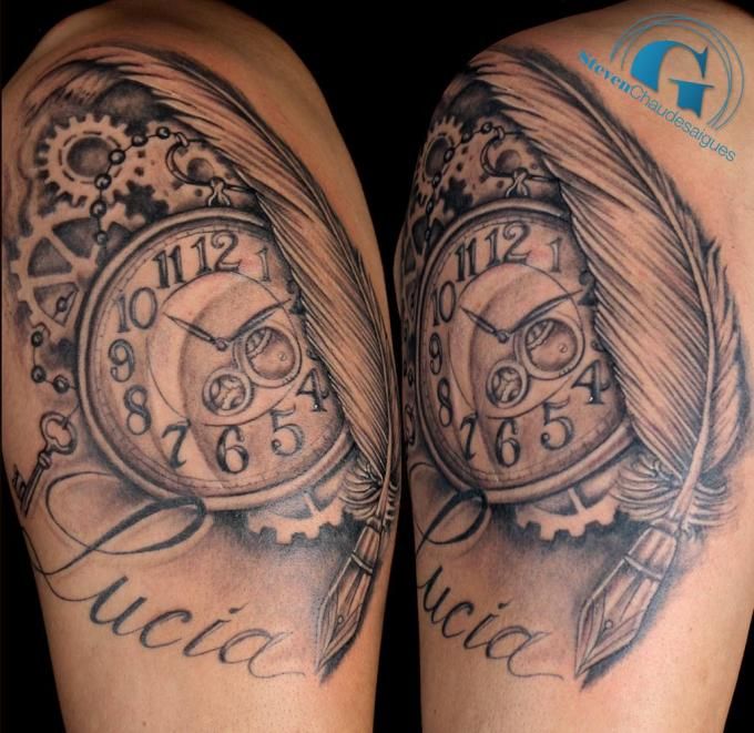 tatouage biomecanique horloge