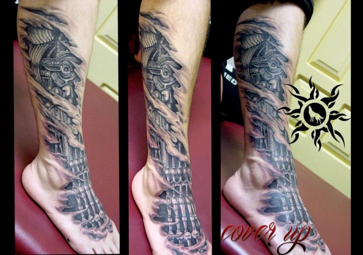 tatouage biomecanique pied