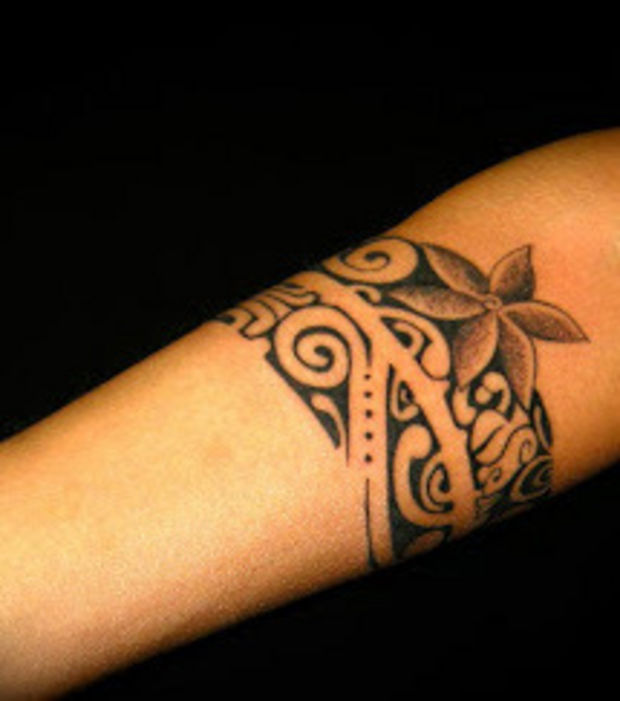 Tatouage bracelet homme polynésien