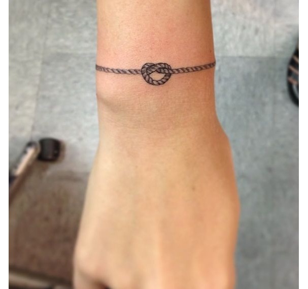 tatouage bracelet poignet noeud