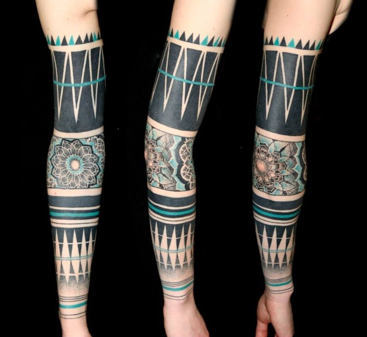 tatouage bras complet fleur