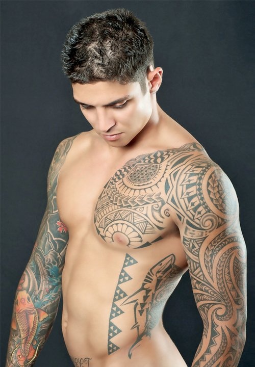 tatouage bras complet polynésien