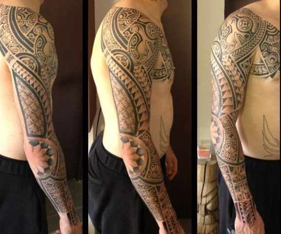 tatouage bras complet polynésien