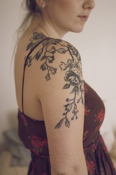 tatouage bras femme fleur