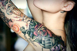 tatouage bras femme old school