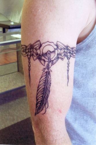 tatouage brassard indien