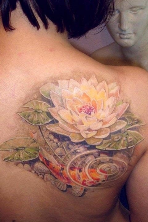 tatouage carpe koi omoplate
