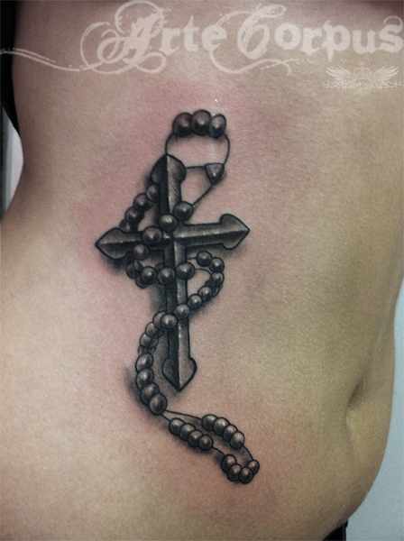 tatouage chapelet omoplate