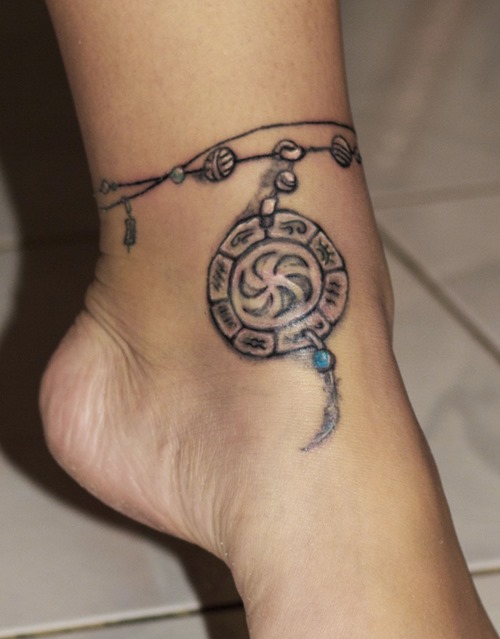 tatouage cheville bracelet femme
