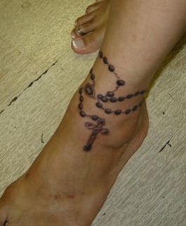 tatouage cheville chapelet