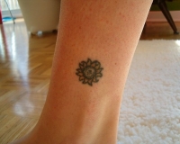 tatouage cheville femme discret