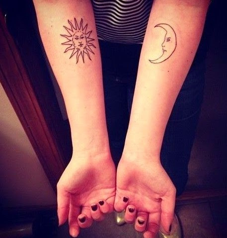 tatouage cheville femme soleil