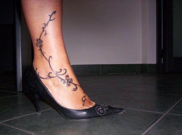 tatouage cheville pied pour femme