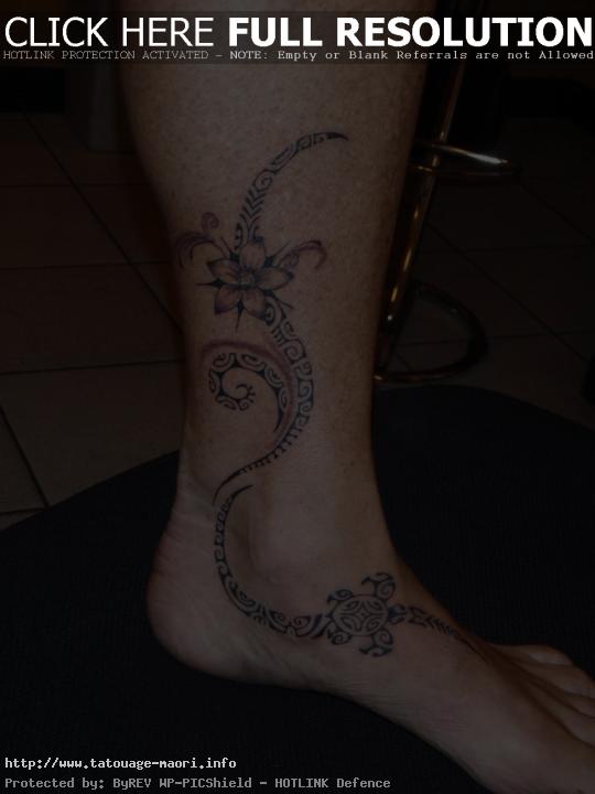 tatouage cheville tribal femme