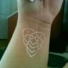 Tatouage coeur celtique