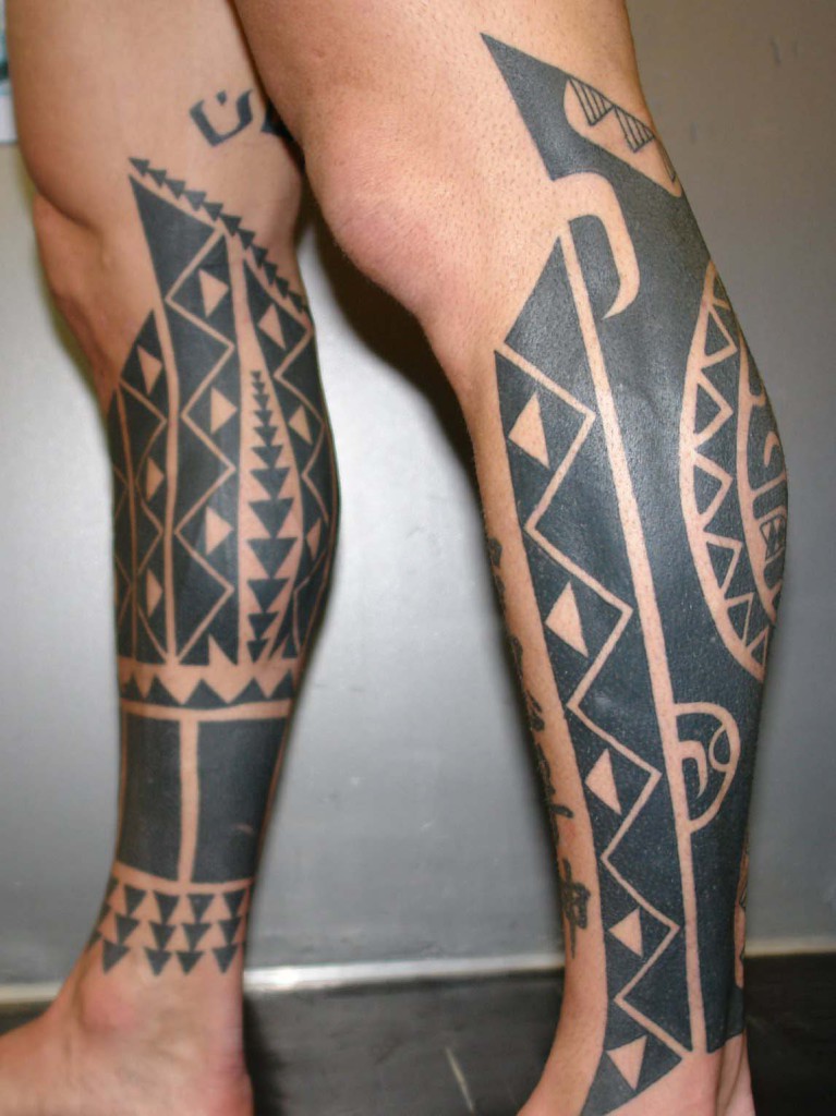 tatouage cuisse homme polynésien