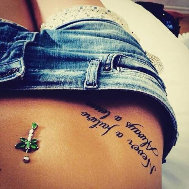 tatouage cuisse phrase idee