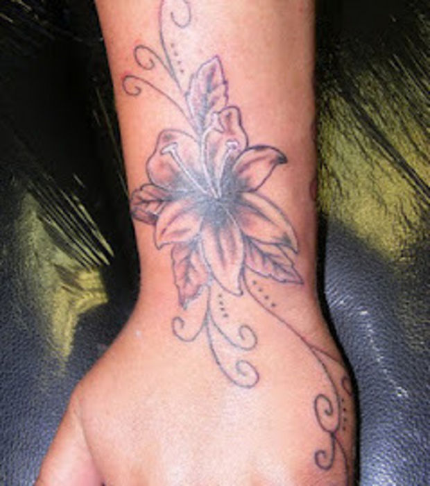 tatouage d'une fleur