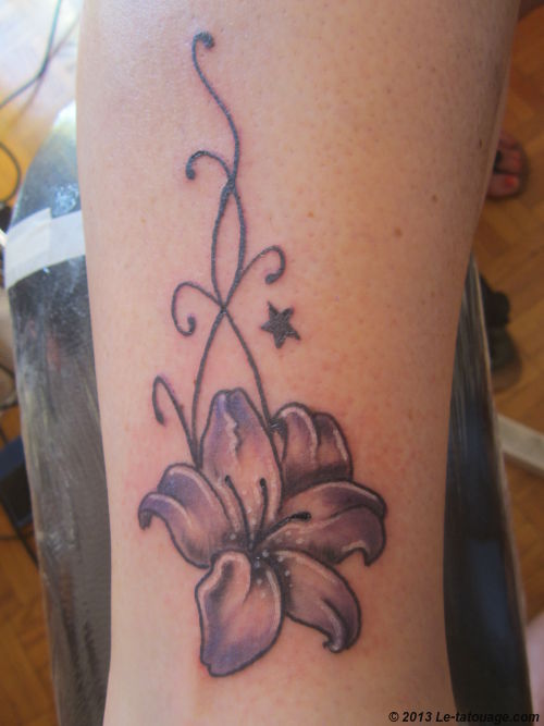 tatouage d'une fleur