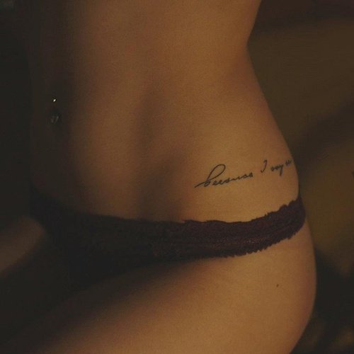 tatouage discret aine