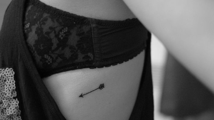 tatouage discret aine