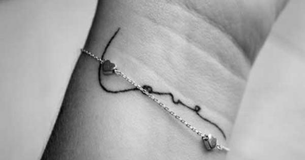 tatouage discret amour