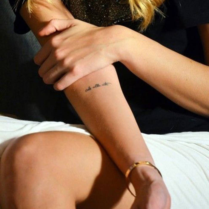 tatouage discret bras