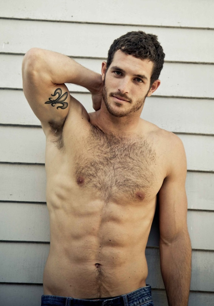 tatouage discret bras homme