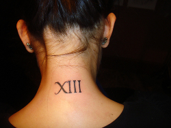 tatouage discret chiffre romain