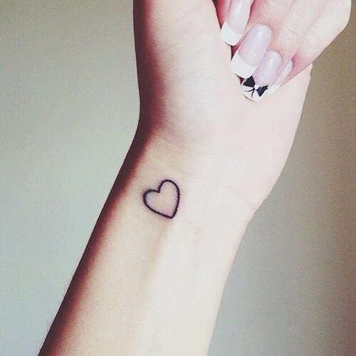tatouage discret coeur