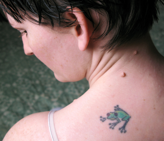 tatouage discret épaule