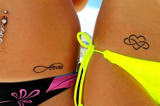 tatouage discret hanche
