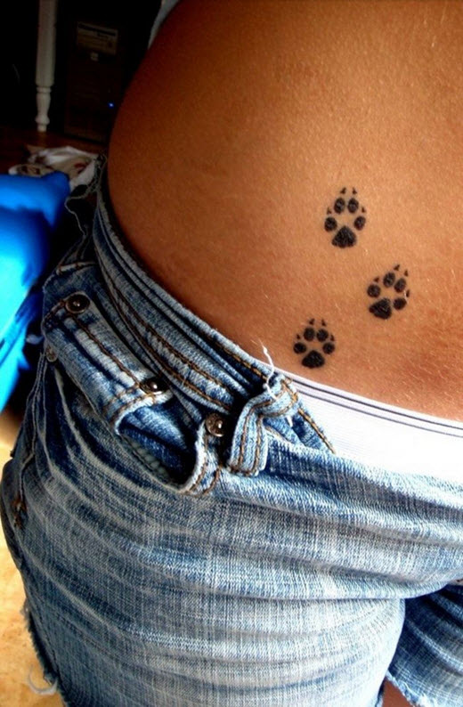 tatouage discret hanche