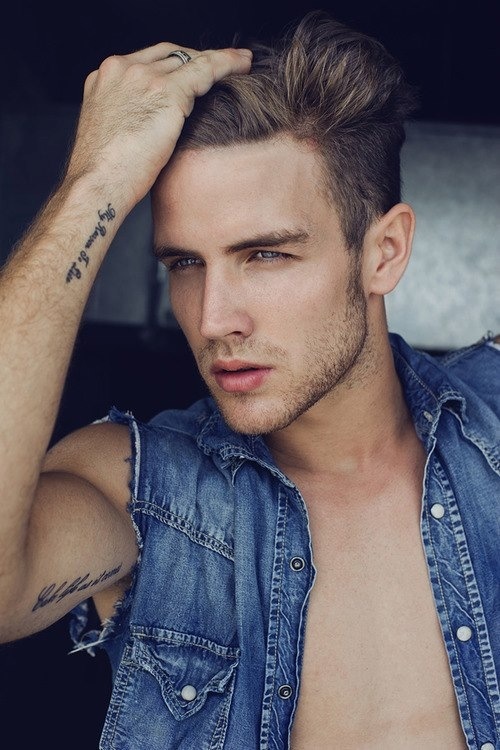 tatouage discret homme