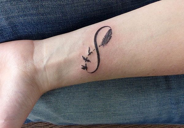 tatouage discret initial