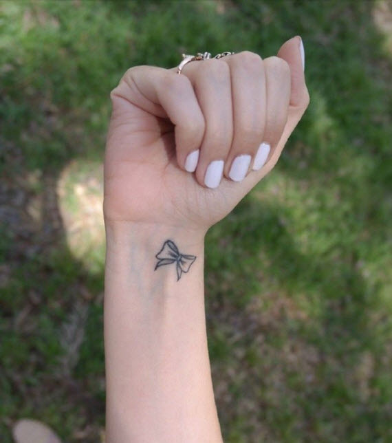 tatouage discret noeud