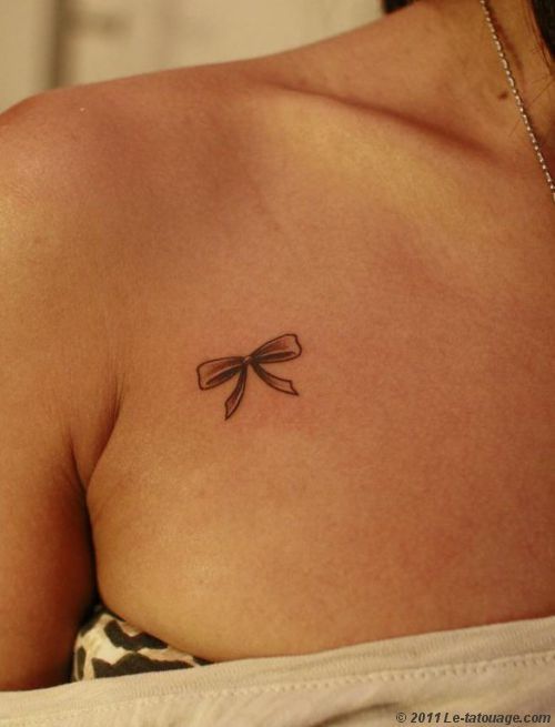tatouage discret noeud