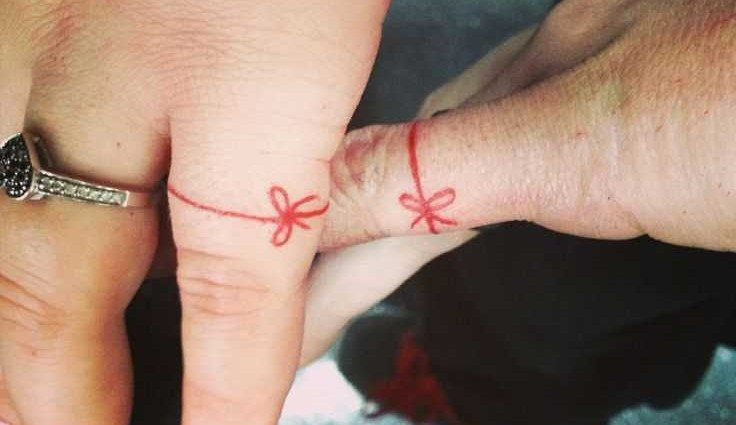 tatouage discret noeud