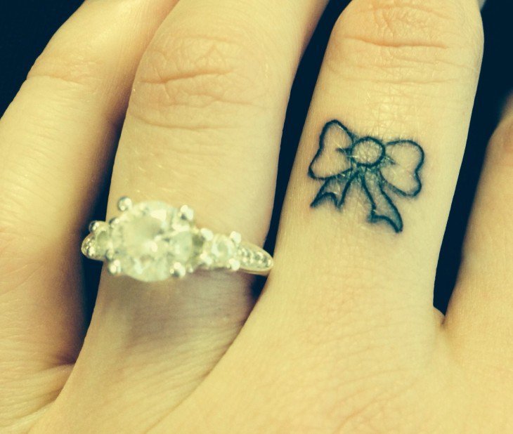 tatouage discret noeud