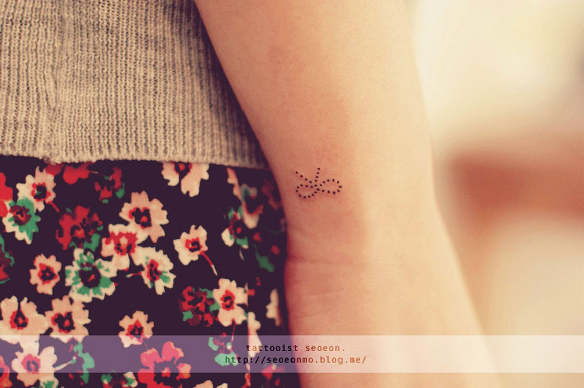 tatouage discret noeud